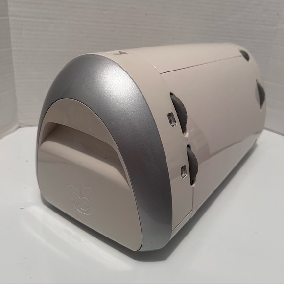 Cricut personal electronic cutting machine IOB - Picture 7 of 16